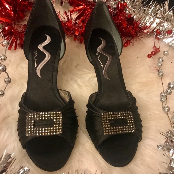 💥NEW LISTING💥 Nina Zirconia Satin Heel - Picture 1 of 8
